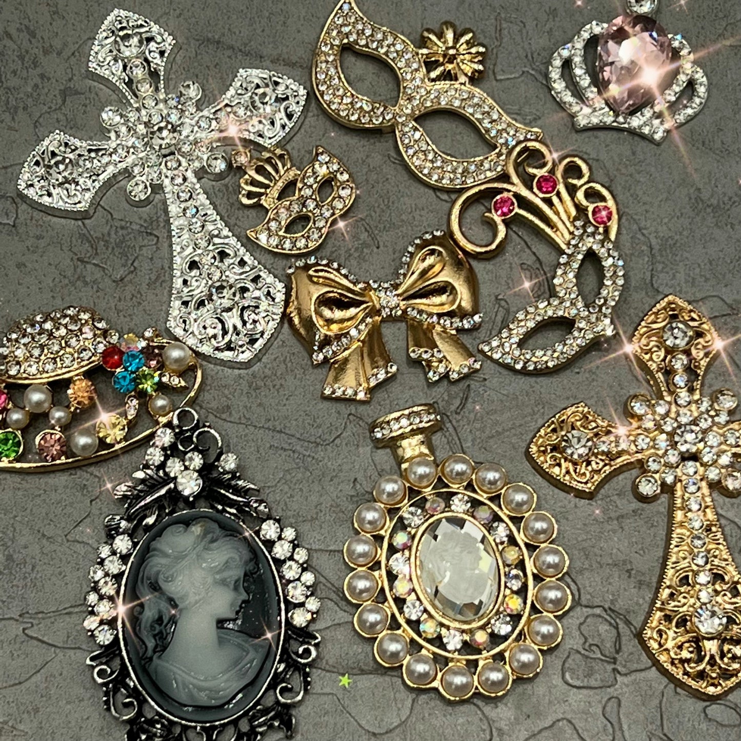 【Fancy Metal Pendants】Long May You Reign